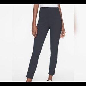 Athleta Gray Wander Slim Crop